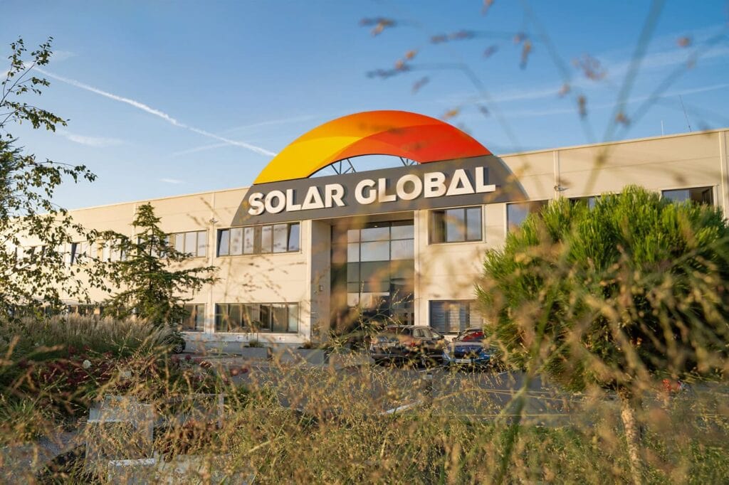 Solar global group photo 1 1400.jpg